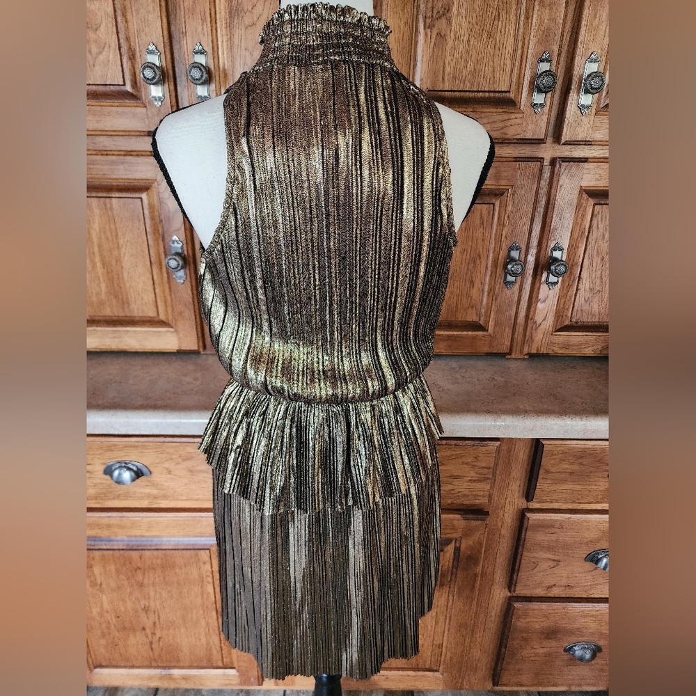 Moon River Gold Metallic Plisse Peplum Mini Dress Size Small - Picture 6 of 12